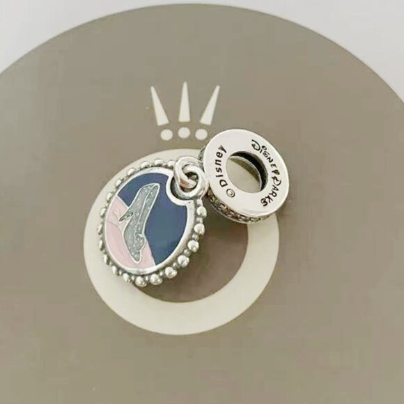 The Cinderella 75th Anniversary Disney Parks Exclusive Pandora charm - Picture 1 of 2